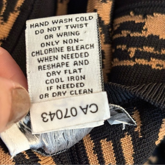 Carmen Marc Valvo women’s black knit short-sleeved fit & flare dress medium - Picture 8 of 8